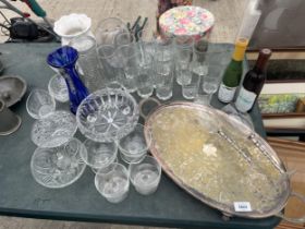AN ASSORTMENT OF GLASSWARE TO INCLUDE A SILVER PLATED TRAY