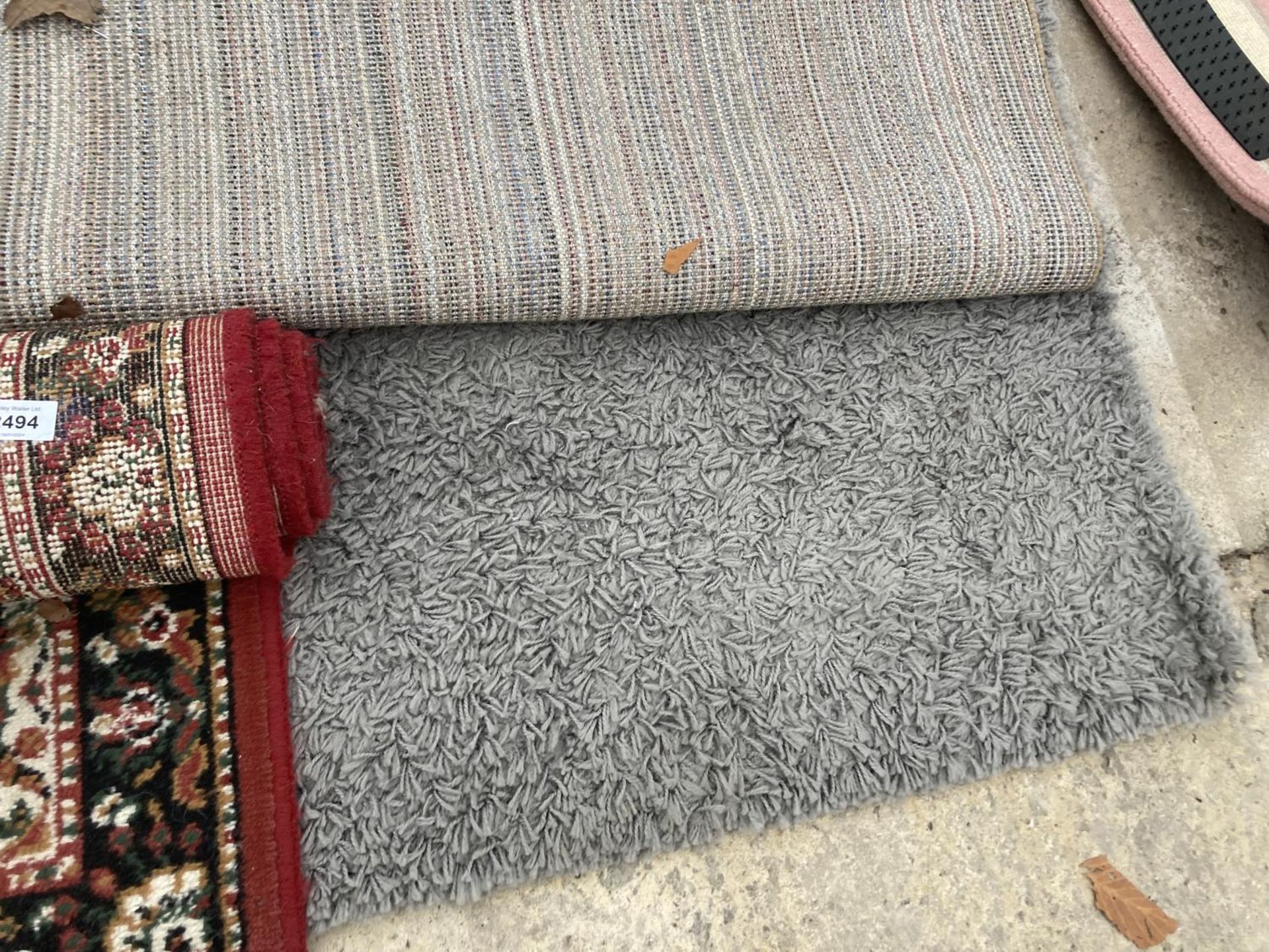 A SMALL RED PATTERNED RUG AND A MODERN GREY RUG - Image 3 of 3