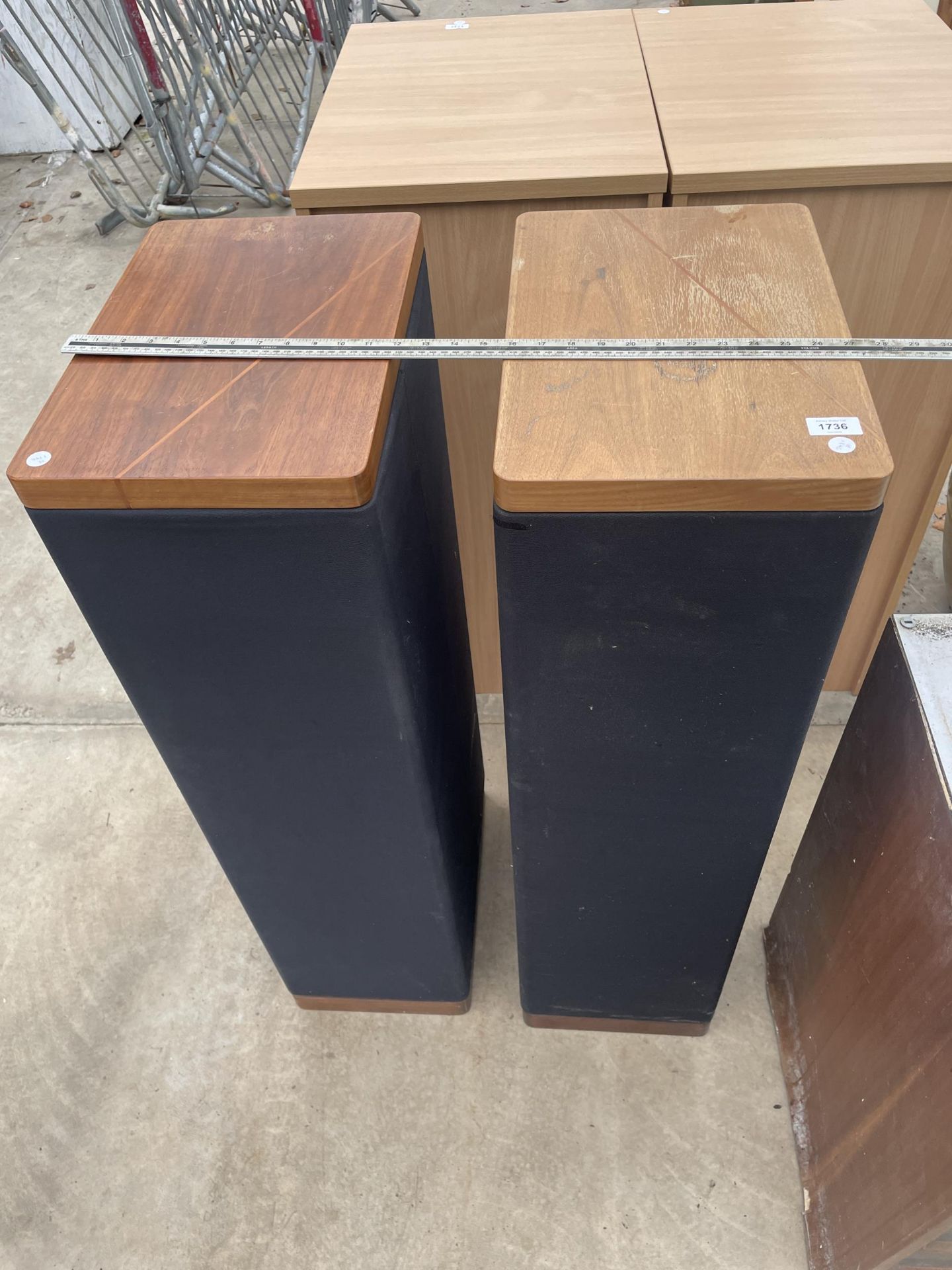 A PAIR OF TALL ACOUSTIC RESEARCH SPEAKERS HEIGHT 111CM - Bild 5 aus 5