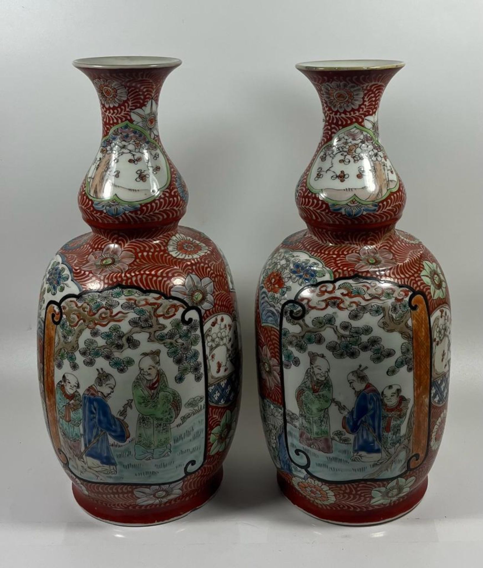 A PAIR OF JAPANESE EARLY TO MID 20TH CENTURY DOUBLE GOURD TYPE VASES WITH HAND PAINTED ENAMELLED - Image 2 of 10