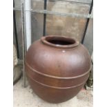 A LARGE SALT GLAZED TERRACOTTA GARDEN PLANTER (73CM D:71CM)