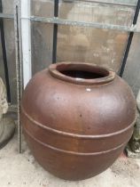 A LARGE SALT GLAZED TERRACOTTA GARDEN PLANTER (73CM D:71CM)