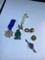 VARIOUS MILITARY BADGES, MEDALS AND BUTTONS
