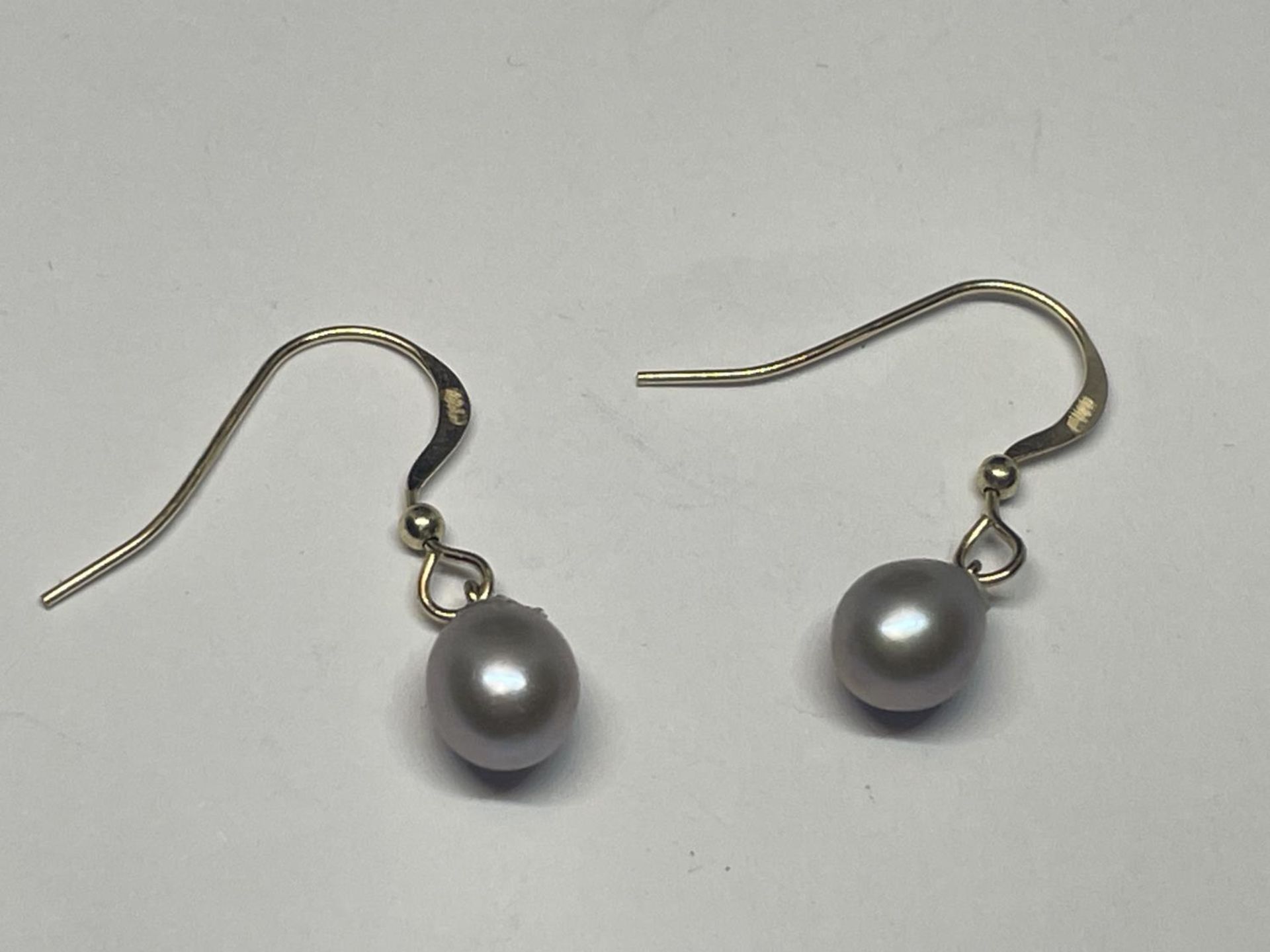 A PAIR OF 14 CARAT GOLD AND PEARL EARRING GROSS WEIGHT 1.18 GRAMS