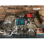 A LARGE QUANTITY OF STAINLESS STEEL WARE TO INCLUDE LIDDED DISHES, TRAYS ETC