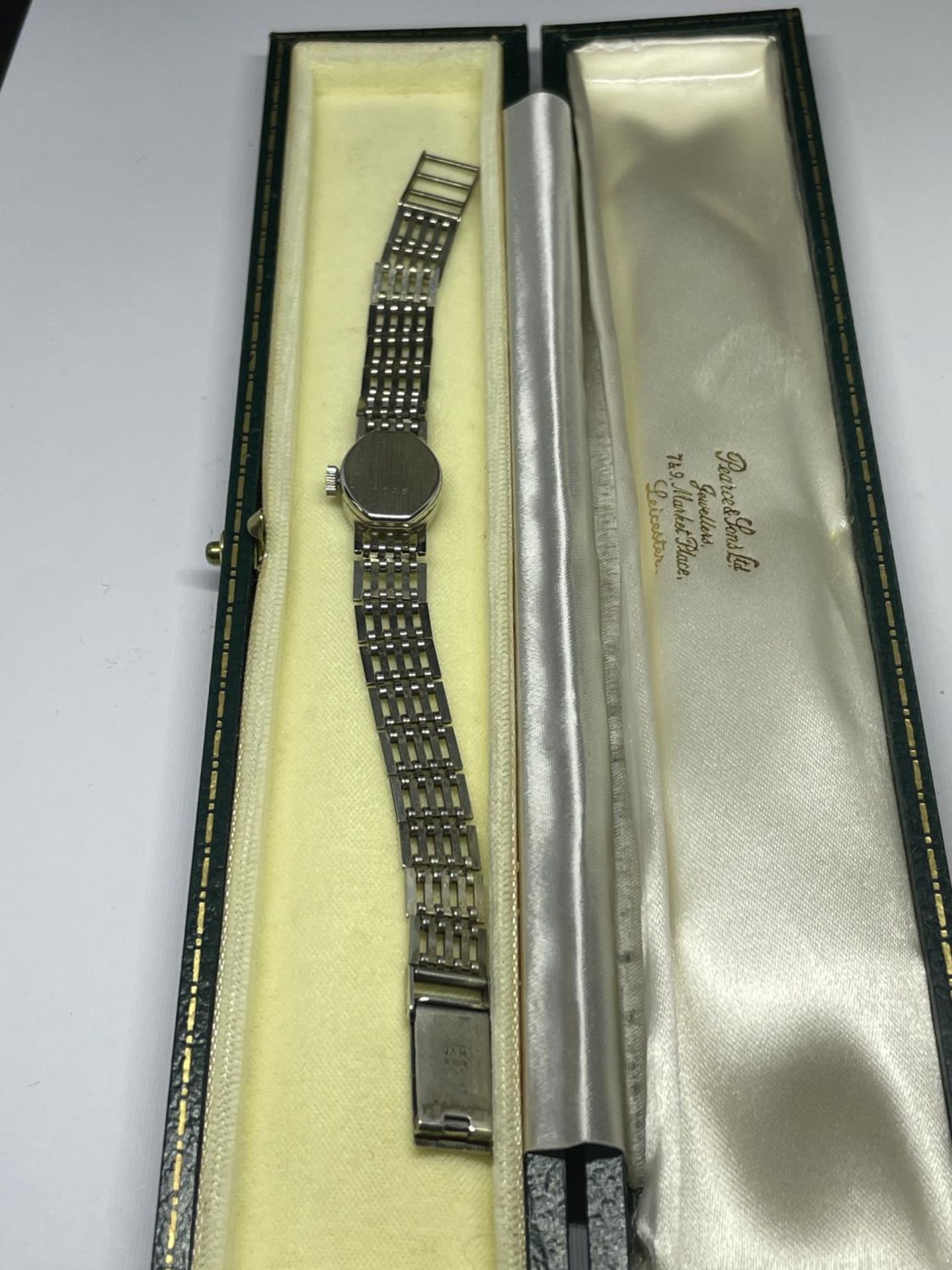 A LADIES SILVER ROTARY WRIST WATCH, WORKING AT TIME OF CATALOGUING - Bild 3 aus 4