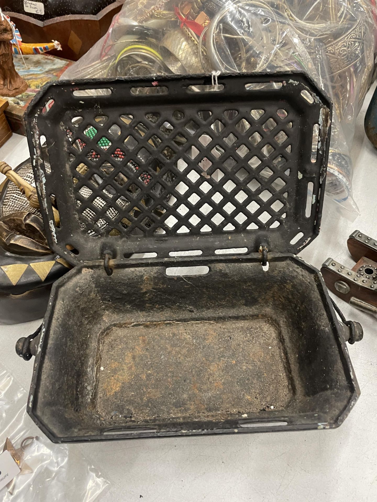 A CAST IRON WARMING PLATE - Image 3 of 3