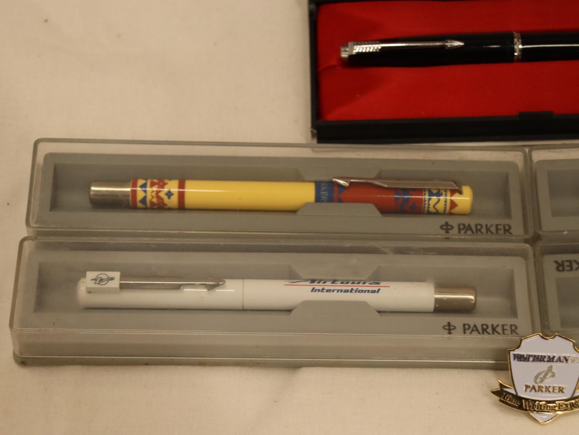 FIVE BOXED PARKER PENS PLUS A PARKER BADGE - Bild 5 aus 6