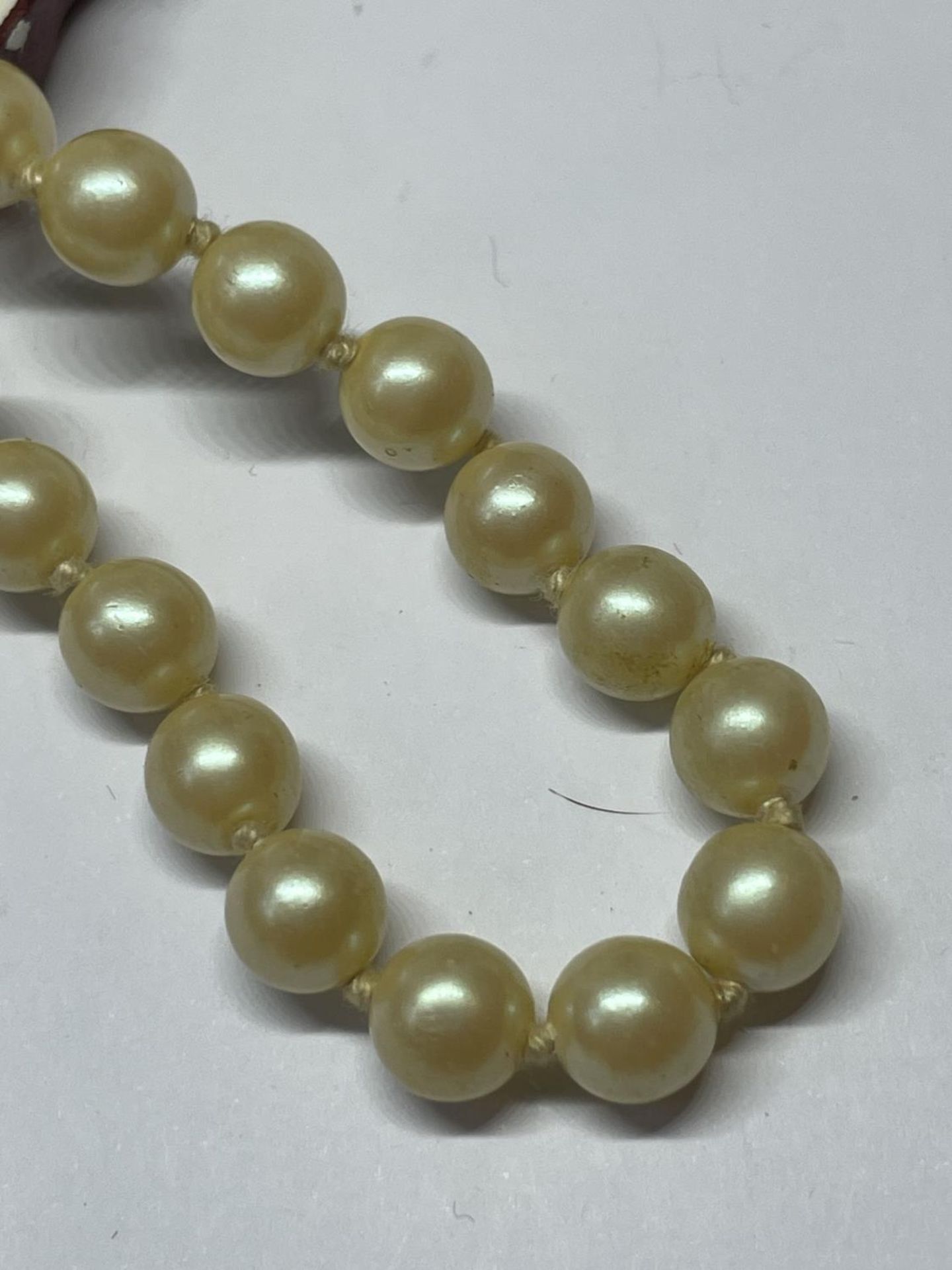 A BOXED PEARL NECKLACE - Image 2 of 3