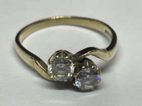 A 9 CARAT GOLD RING WITH TWO CUBIC ZIRCONIAS ON A TWIST DESIGN SIZE J