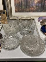 A QUANTITY OF GLASS BOWLS