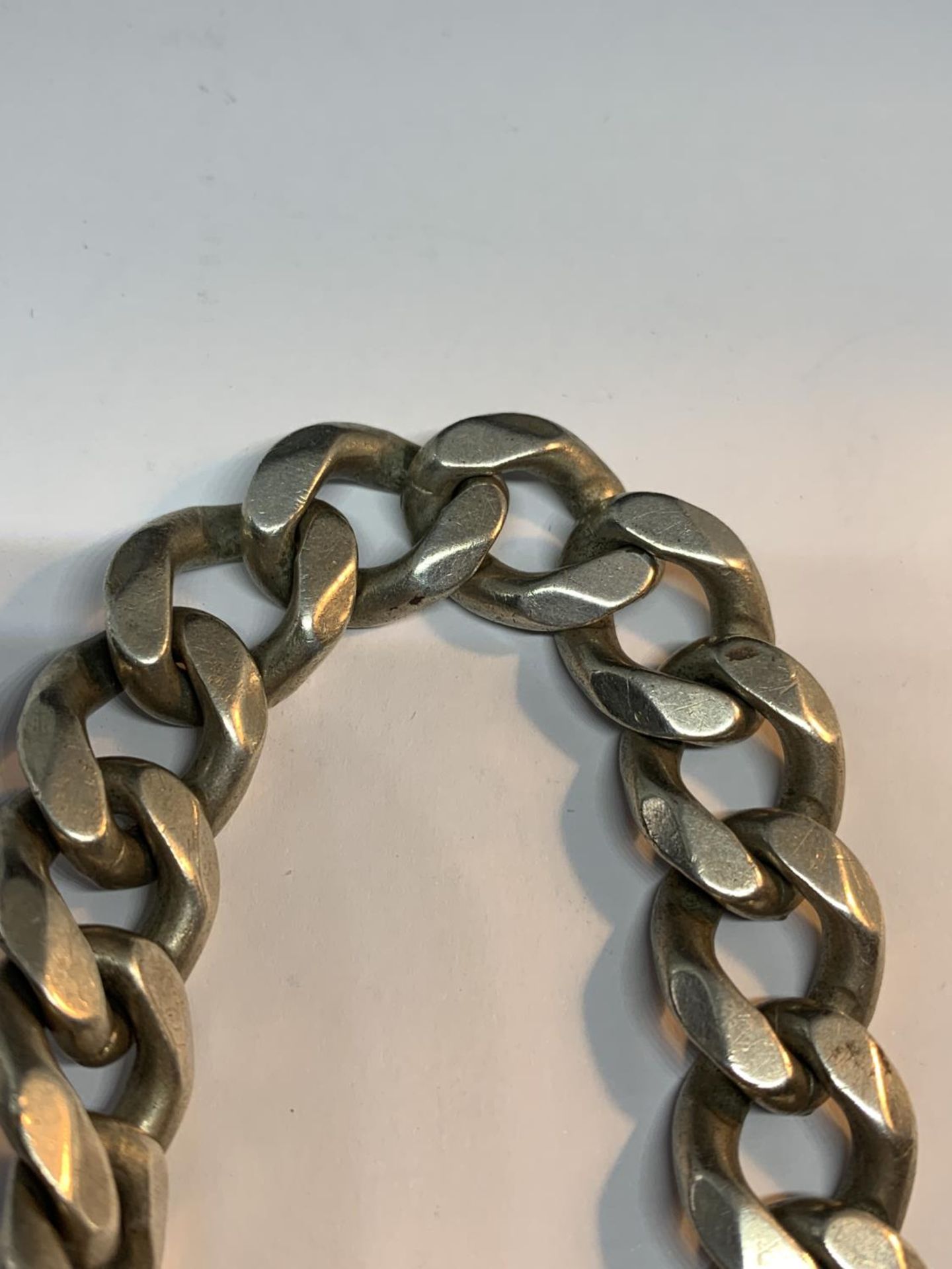A VERY HEAVY SILVER FLAT LINK WRIST CHAIN - Image 4 of 4