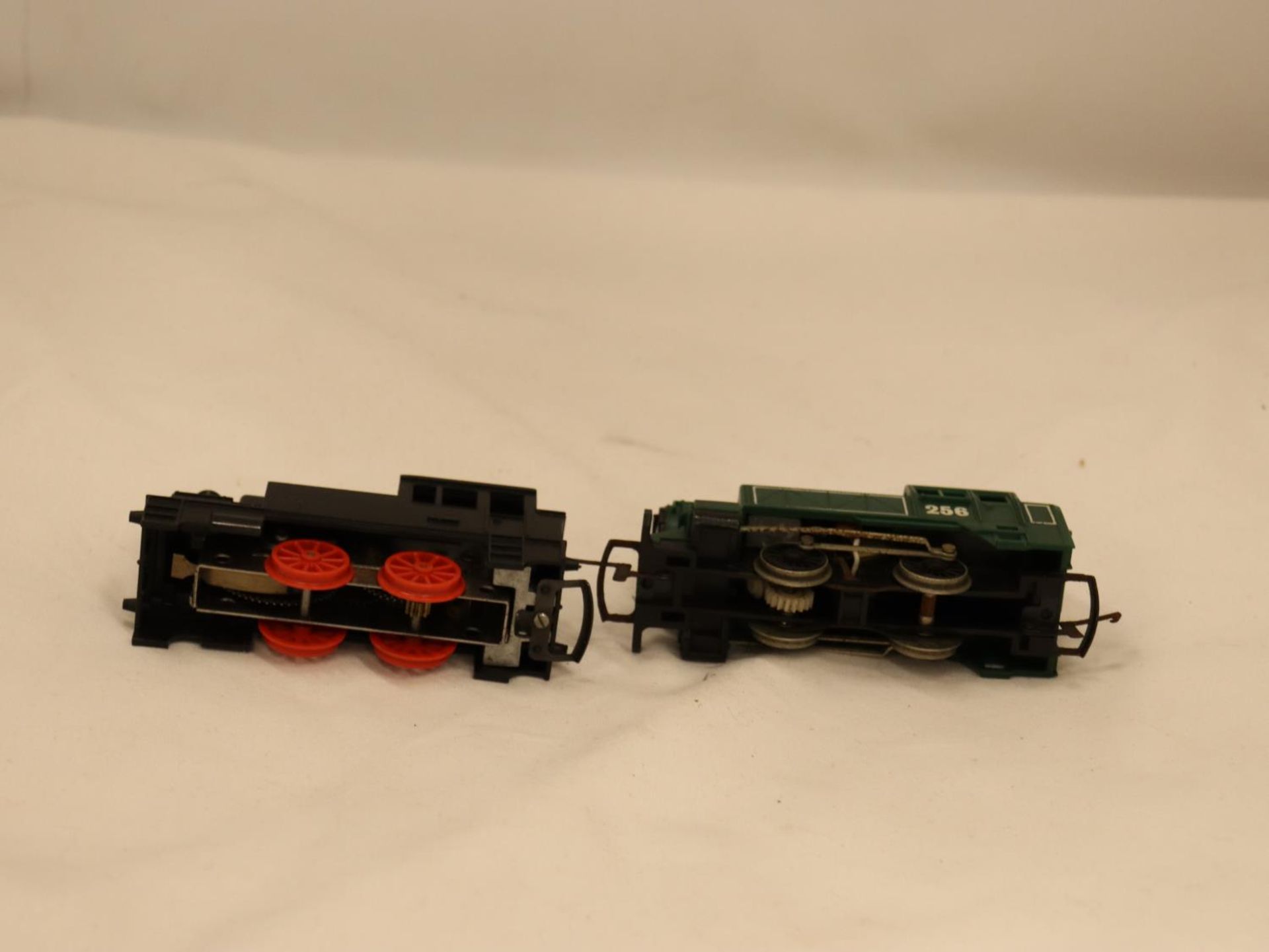 TWO TOY TRI-ANG TRAINS - Image 4 of 4