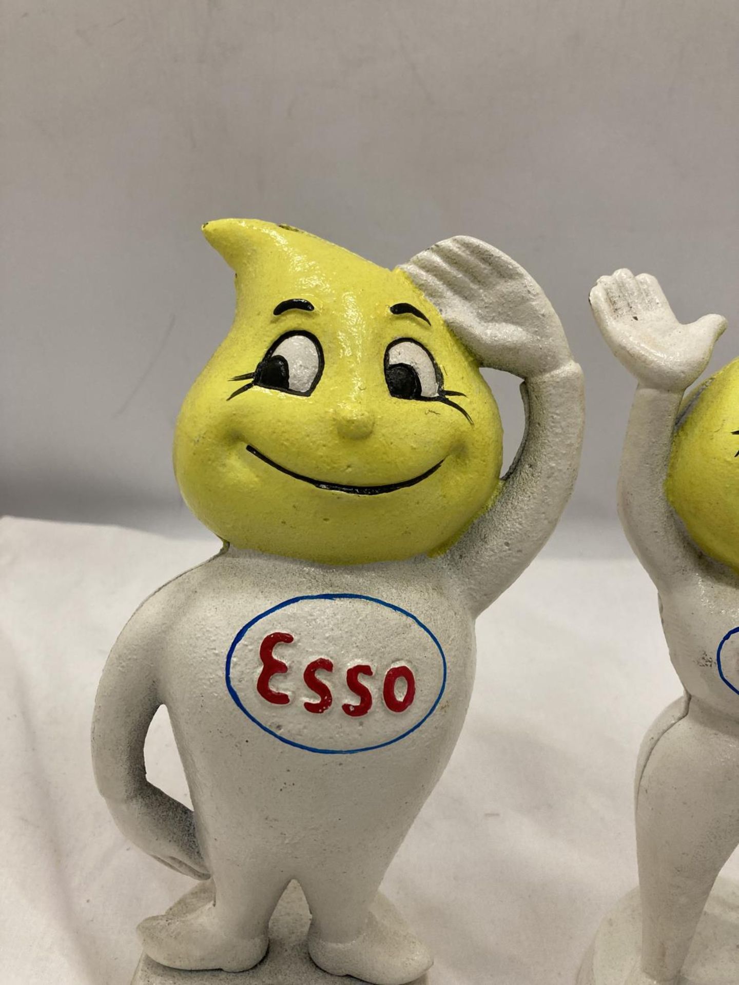 A PAIR OF CAST ESSO MR AND MRS DRIP FIGURES, HEIGHT 24CM - Bild 3 aus 5