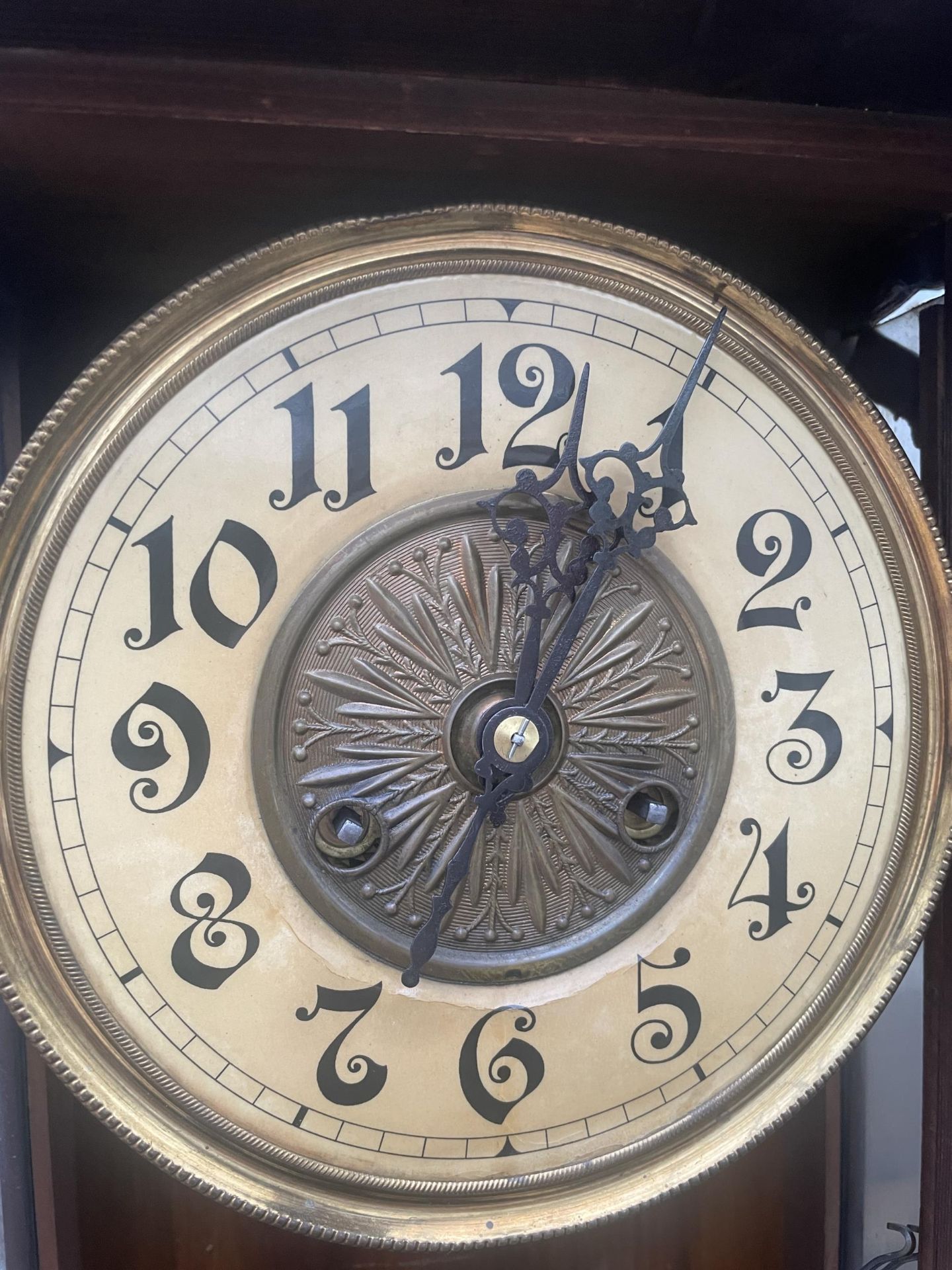 A VINTAGE MAHOGANY CHIMING WALL CLOCK - Image 5 of 7