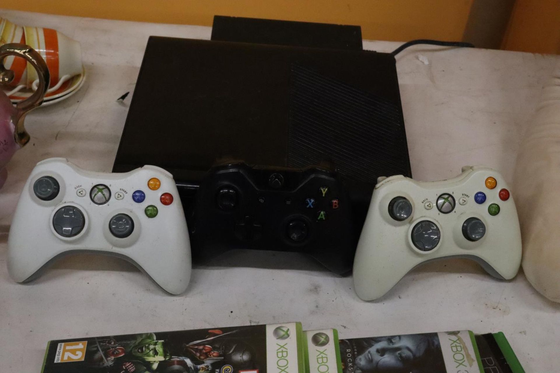 AN X-BOX 360 CONSOLE, 6 GAMES PLUS 2 X-BOX 1 GAMES AND THREE CONTROLLERS - Image 3 of 5