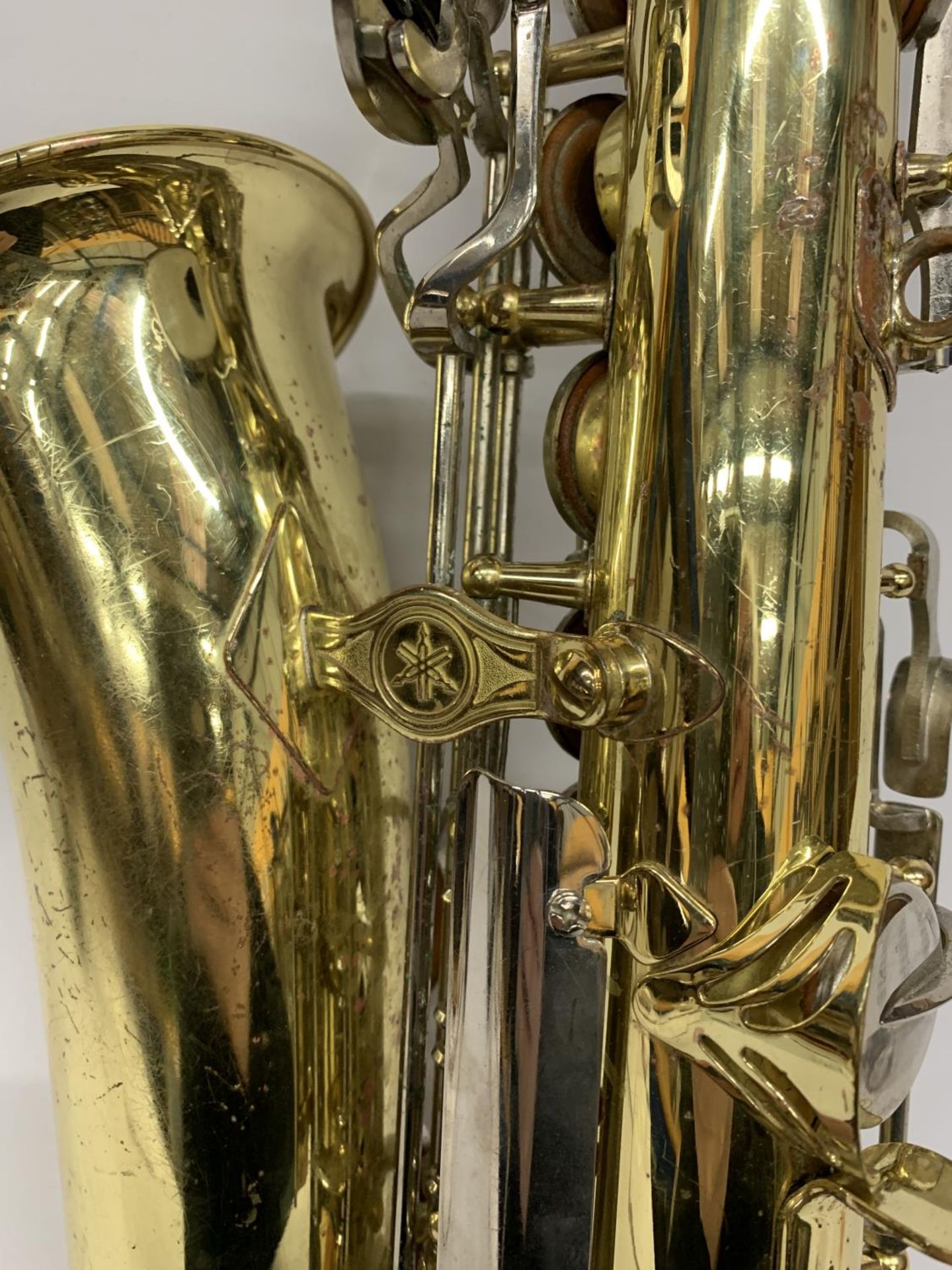 A YAMAHA SAXOPHONE WITH CASE AND A TEACHING BOOK - Image 17 of 24