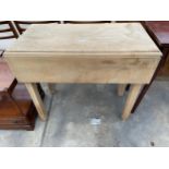 A BEECH PEMBROKE TABLE WITH SINGLE DRAWER