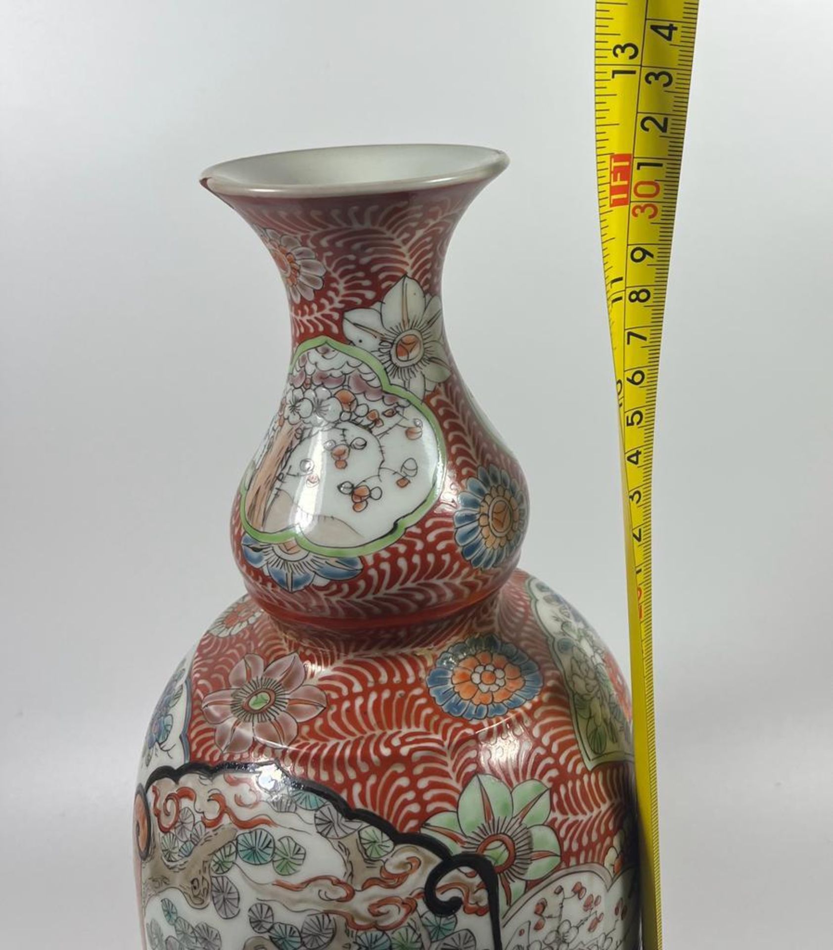 A PAIR OF JAPANESE EARLY TO MID 20TH CENTURY DOUBLE GOURD TYPE VASES WITH HAND PAINTED ENAMELLED - Image 10 of 10