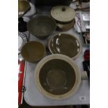 A QUANTITY OF EARTHENWARE TO INCLUDE A COOKING POT, BOWLS, PLATE, ETC.,