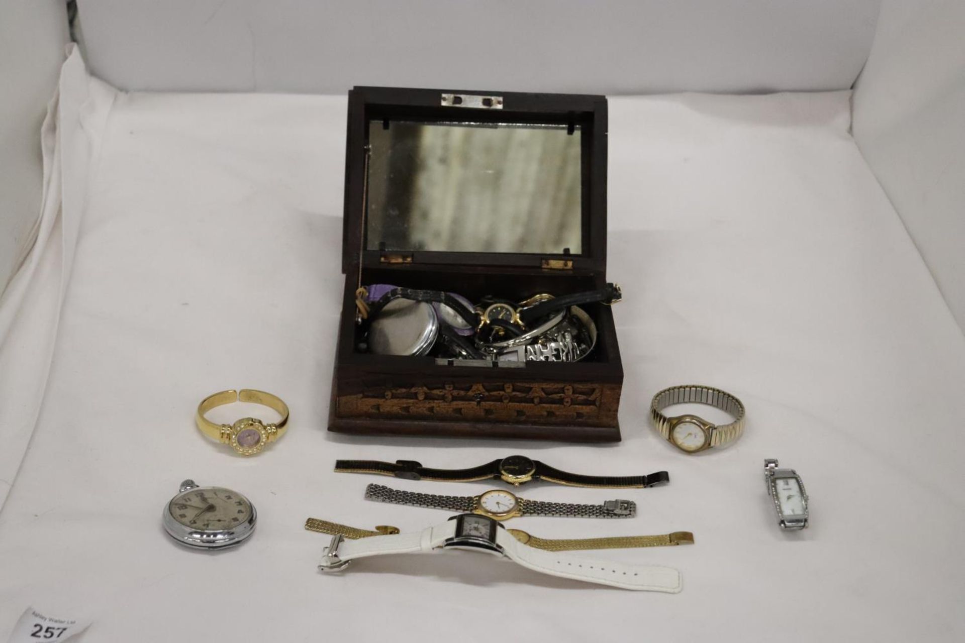 A QUANTITY OF WRISTWATCHES TO INCLUDE LIMIT - 8 IN TOTAL PLUS A CARVED WOODEN BOX WITH A QUANTITY OF - Bild 2 aus 8