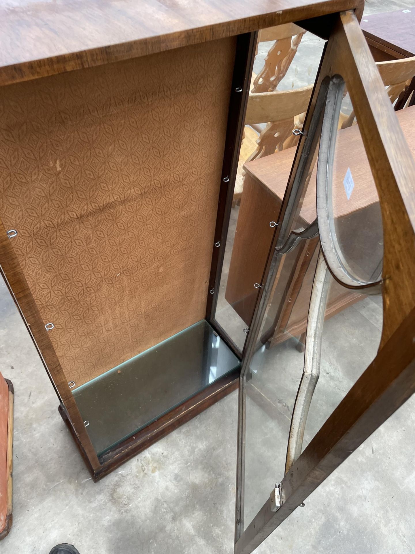 AN ART DECO SHINY WALNUT CHINA CABINET, 22" WIDE - Image 2 of 2