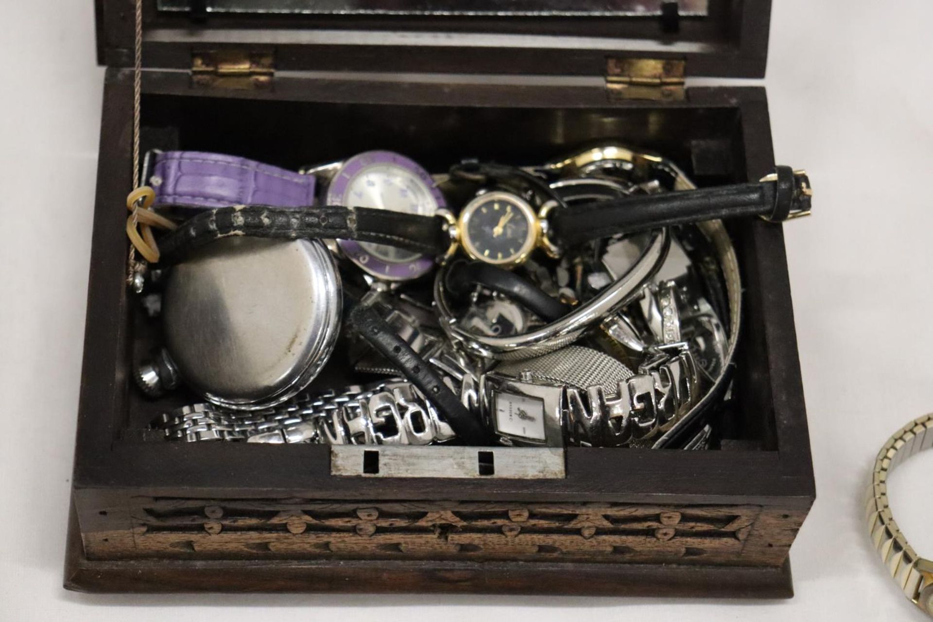 A QUANTITY OF WRISTWATCHES TO INCLUDE LIMIT - 8 IN TOTAL PLUS A CARVED WOODEN BOX WITH A QUANTITY OF - Image 8 of 8