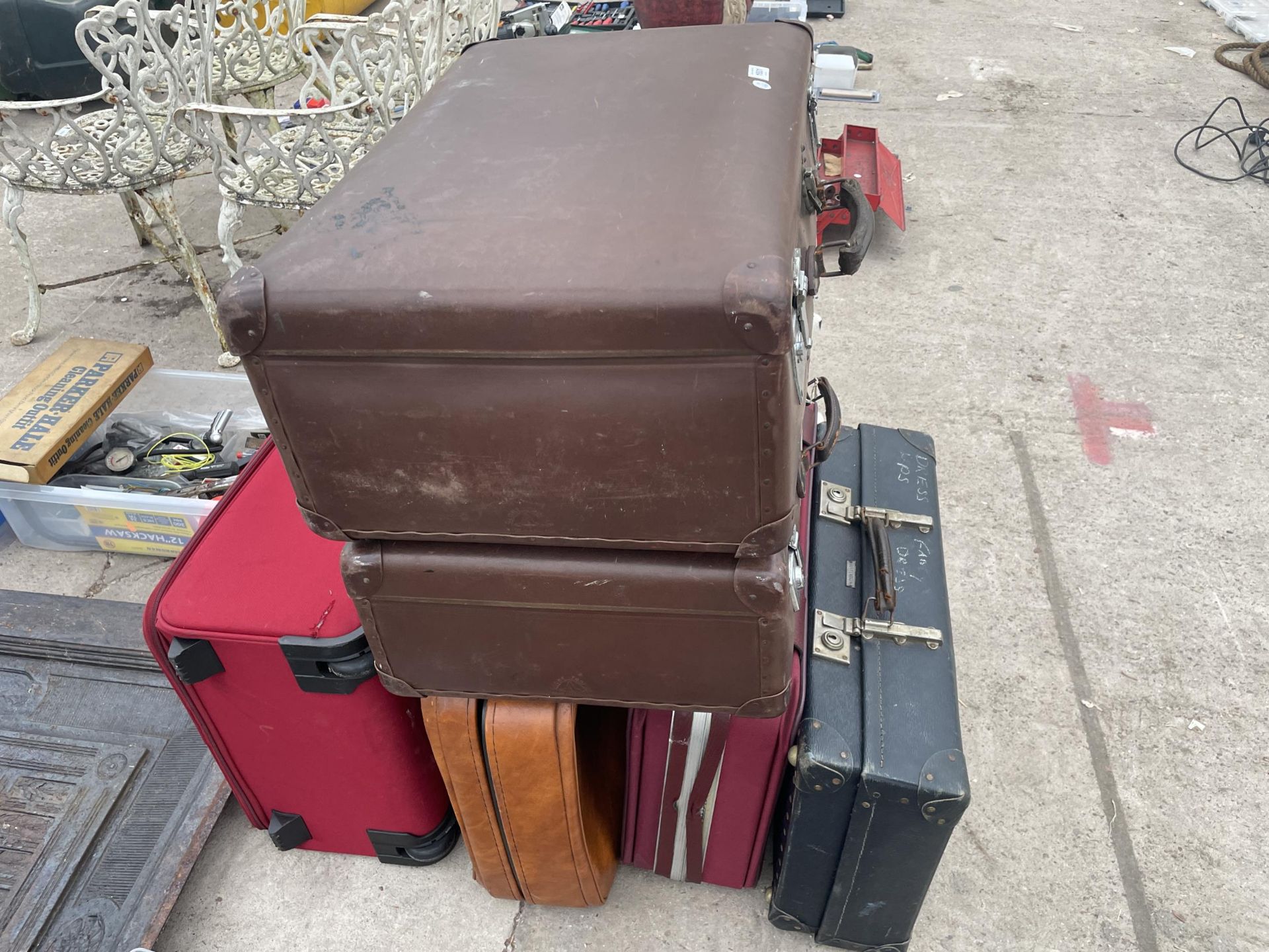 SIX VARIOUS SUITCASES TO INCLUDE VINTAGE EXAMPLES - Image 2 of 3