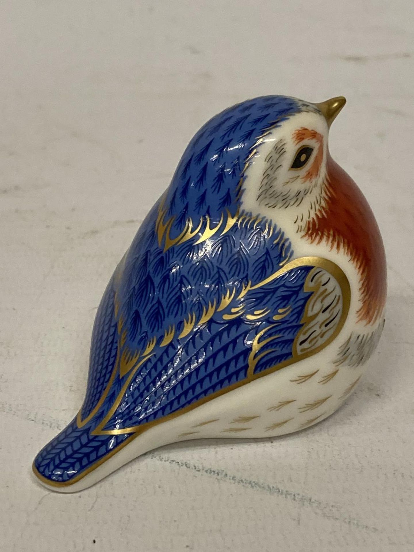 A ROYAL CROWN DERBY ROBIN WITH GOLD STOPPER - Image 3 of 4