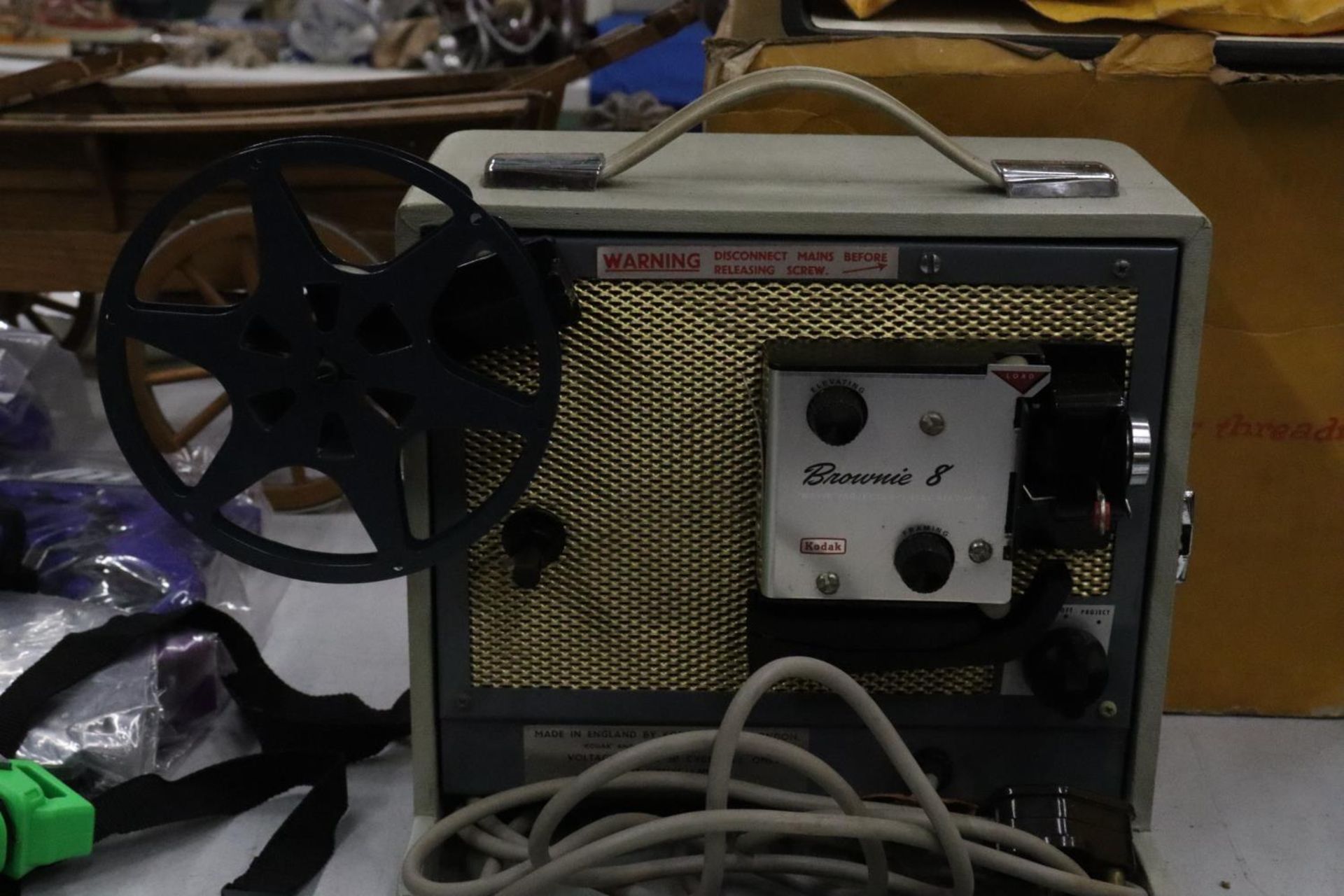 A KODAK BROWNIE & CINE PROJECTOR 8MM A15G BOXED WITH REELS - Image 7 of 8