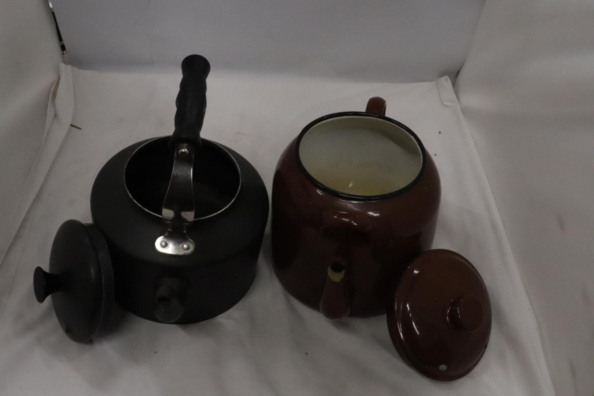 TWO LARGE ENAMEL TEAPOTS - Image 4 of 4