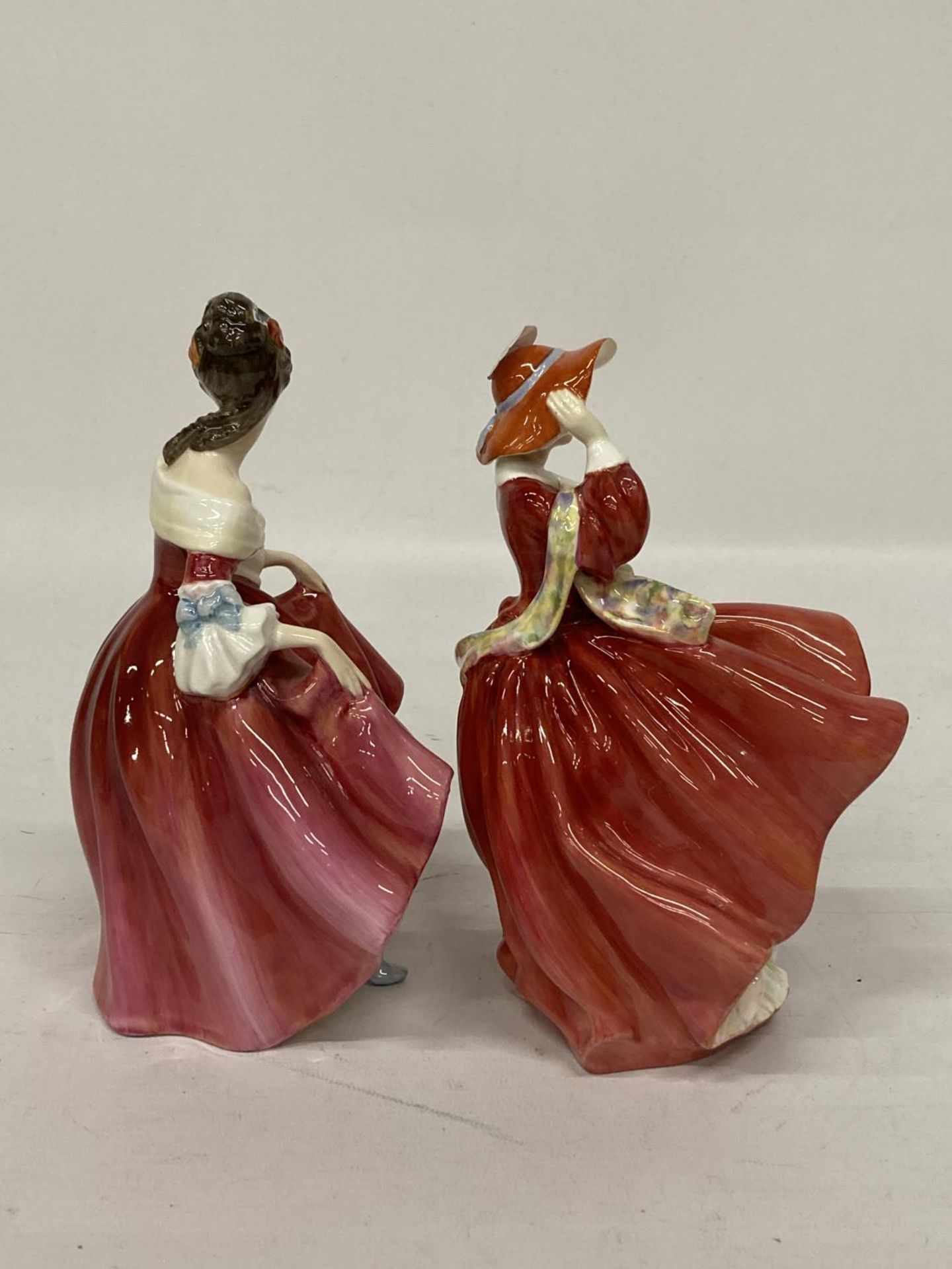 TWO ROYAL DOULTON FIGURINES "SOUTHERN BELLE" HN 2229 AND "TOP O'THE HILL" HN 1834 - Image 2 of 5