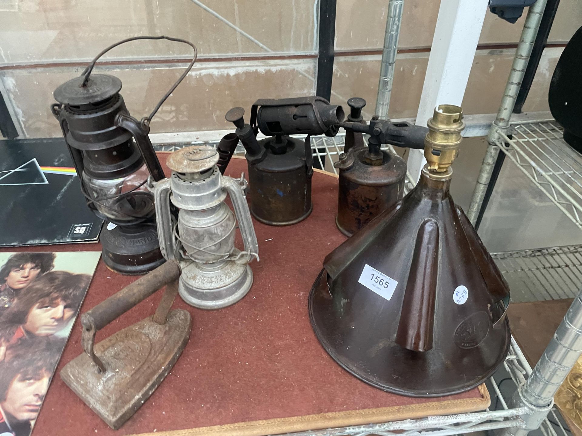 AN ASSORTMENT OF VINTAGE ITEMS TO INCLUDE BLOW TORCHES, LANTERNS A FLAT IRON ETC