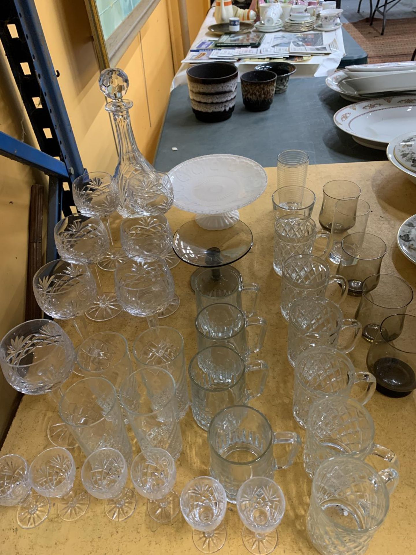 A QUANTITY OF CUT GLASS TO INCLUDE WINE GLASSES AND TANKARDS
