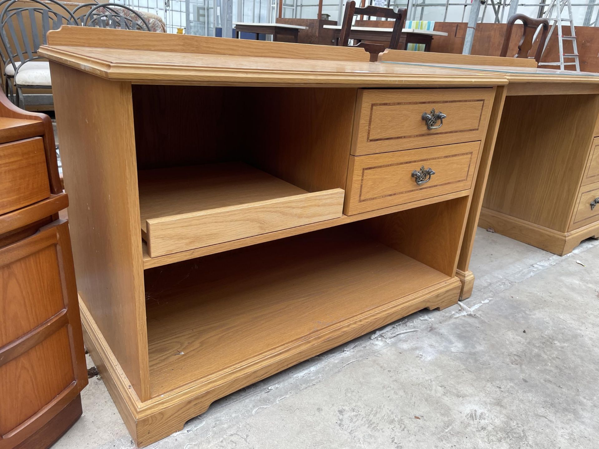 A CURTIS OAK OFFICE COMPUTER TABLE, 43" WIDE - Image 2 of 4