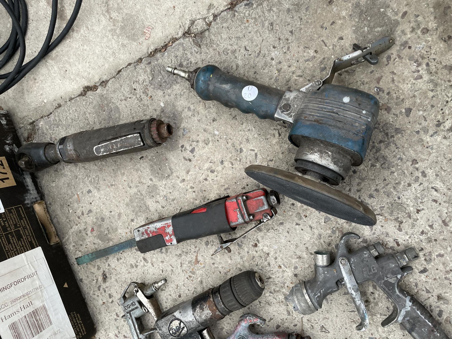 AN ASSORTMENT OF AIR COMPRESSOR TOOLS TO INCLUDE A DRILL, A SANDER AND A TORQUE WRENCH ETC - Image 3 of 3