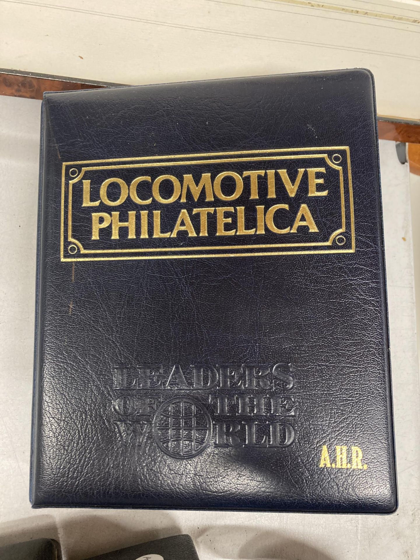 A LOCOMOTIVE PHILATELICA LEADERS OF THE WORLD REFERENCE BOOK