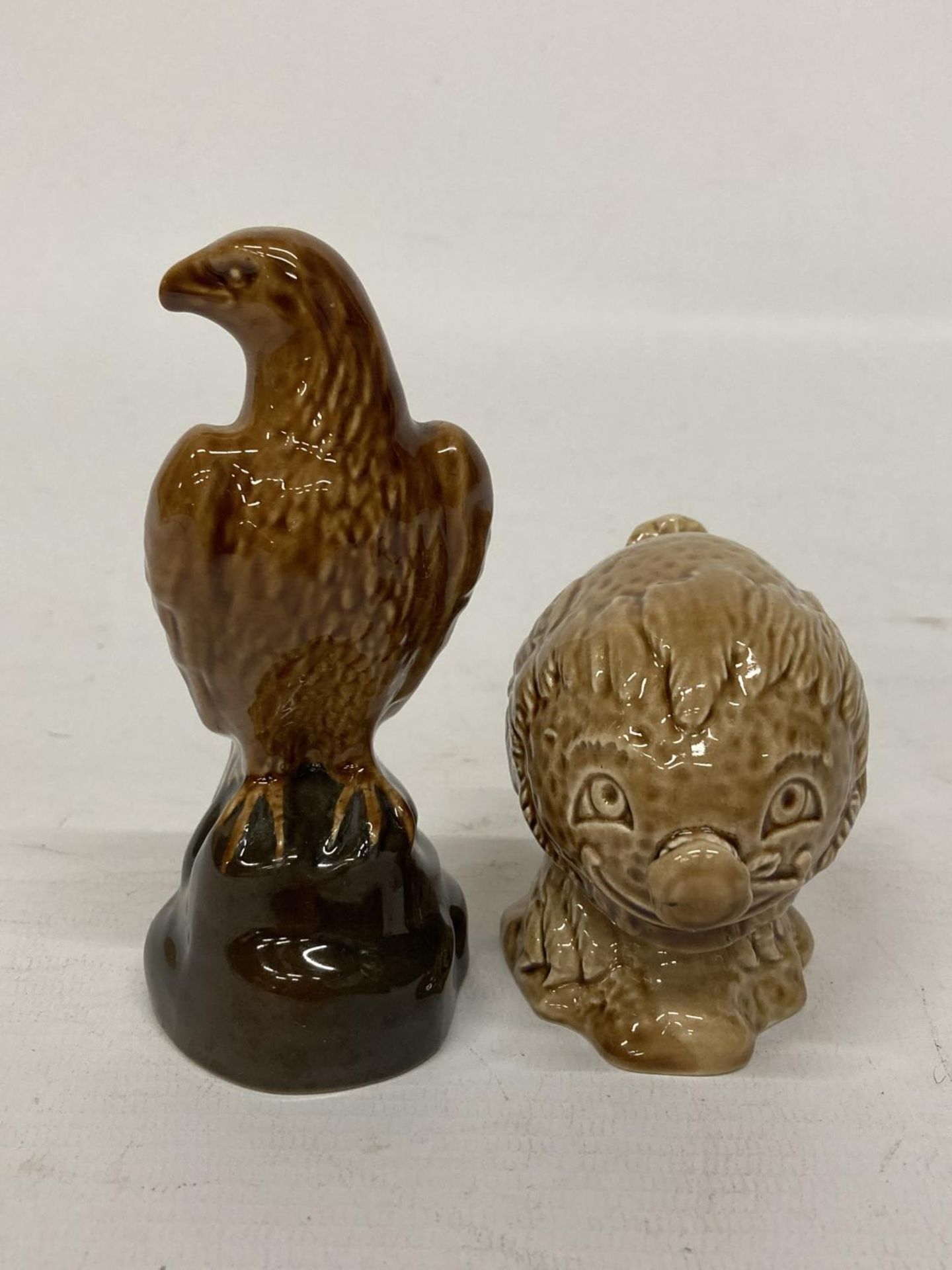 A BESWICK BENEAGLES SCOTCH WHISKEY MINIATURE EAGLE TOGETHER WITH A FLYING HAGGIS MINIATURE - Image 2 of 4