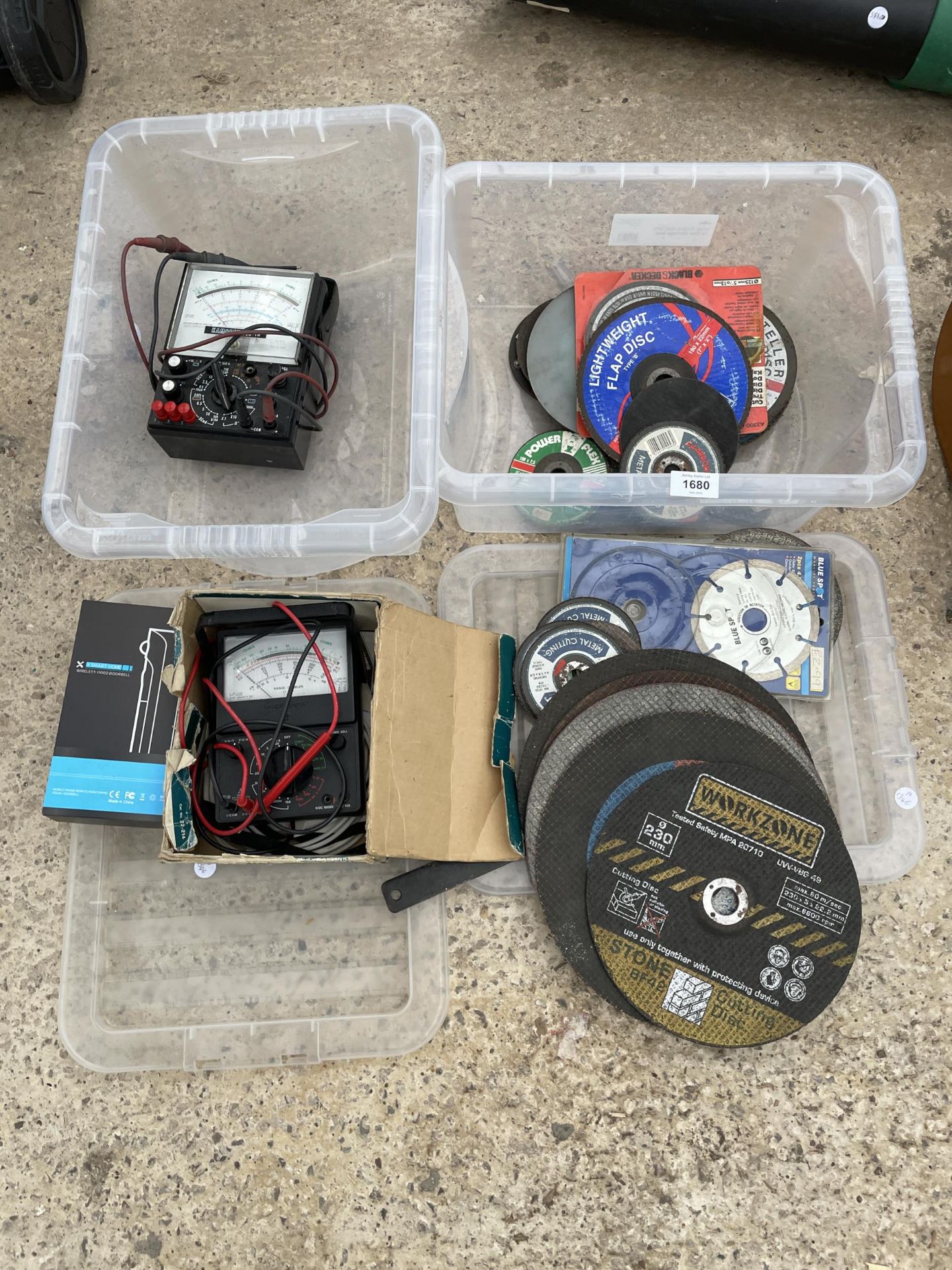AN ASSORTMENT OF ITEMS TO INCLUDE TWO VOLT METERS AND GRINDING DISCS ETC