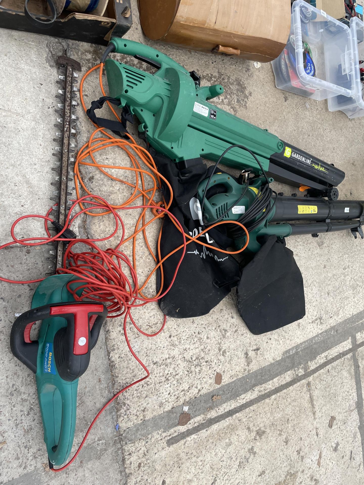 THREE ELECTRICAL GARDEN TOOLS TO INCLUDE TWO LEAF BLOWERS AND A BOSCH HEDGE TRIMMER - Image 2 of 2