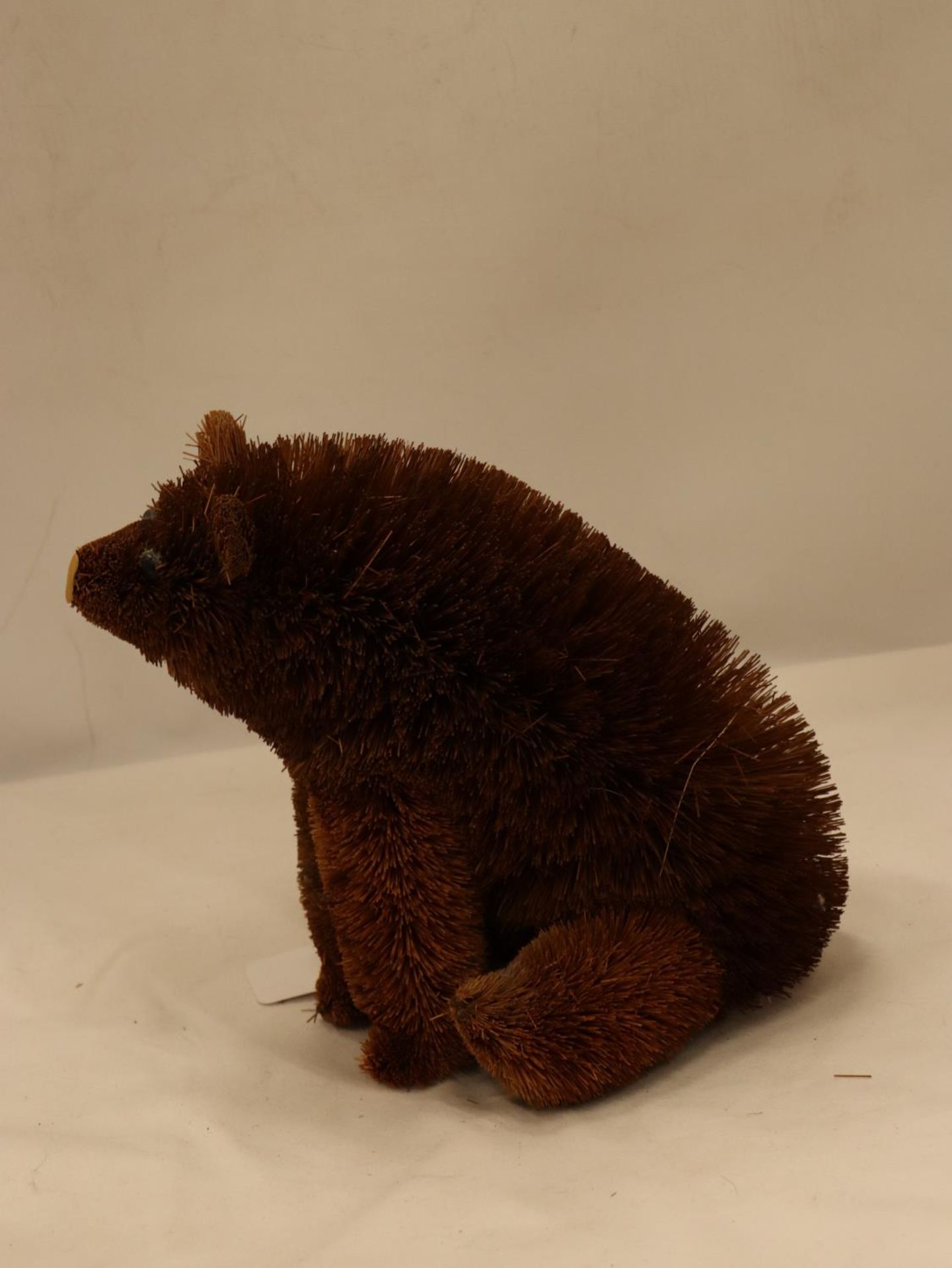 A BRISSEL BRUSH BEAR, HEIGHT 23CM - Bild 2 aus 4