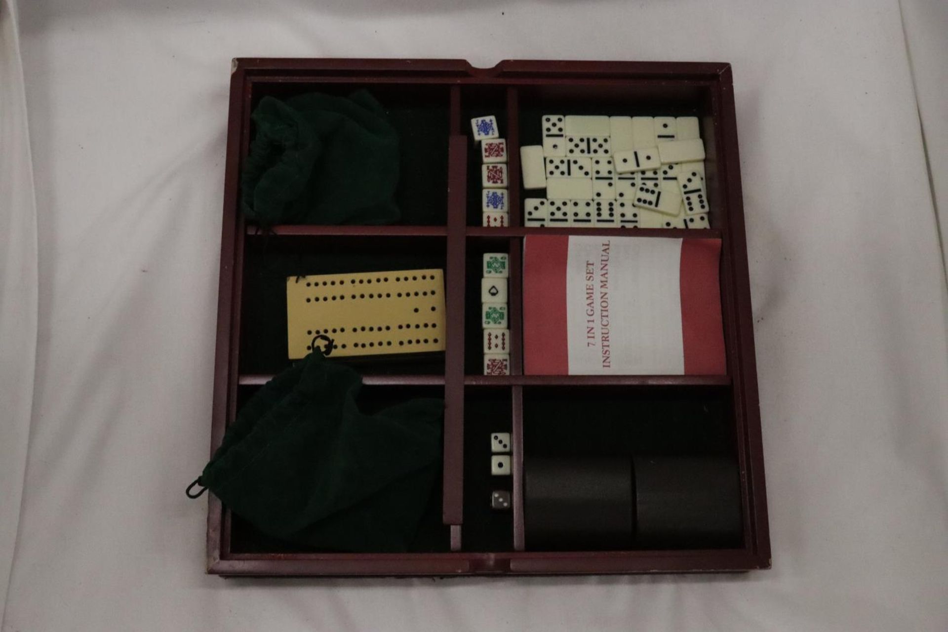A 7 IN 1 COMPENDIUM SET TO INCLUDE CHESS, DRAUGHTS, BACKGAMMON, ETC - Image 5 of 6