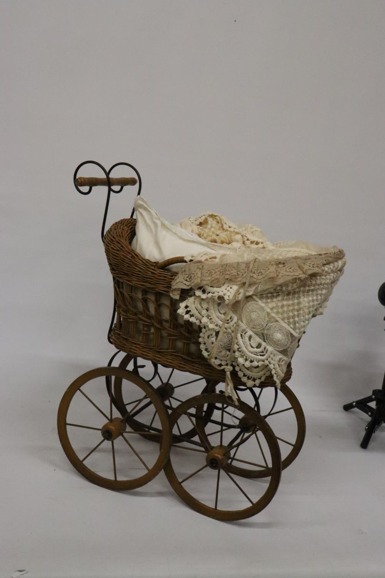 A VICTORIAN CHILD'S PRAM WITH LACE COVERS - Image 3 of 5