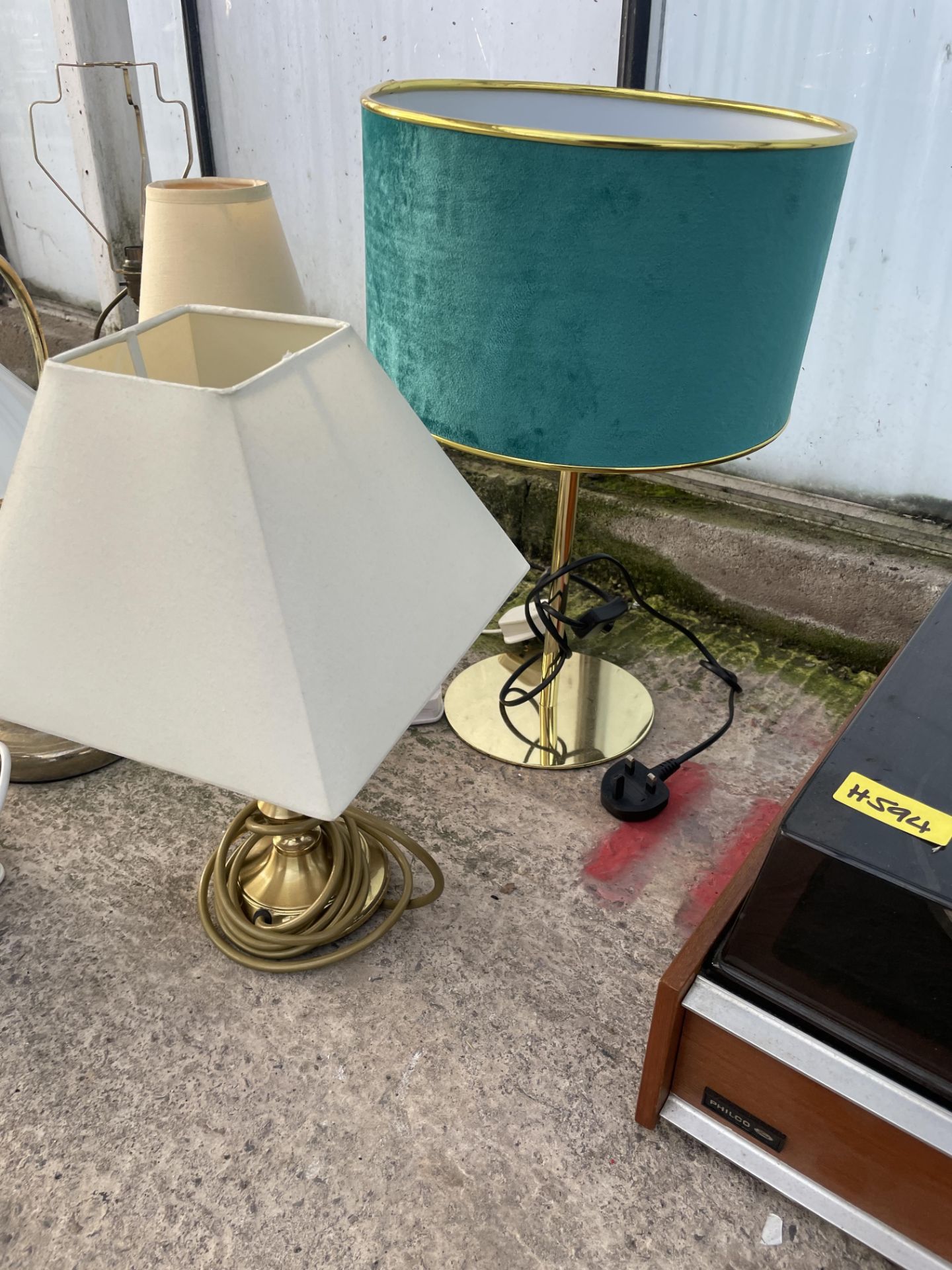 AN ASSORTMENT OF TABLE LAMPS AND A FAN - Image 2 of 2