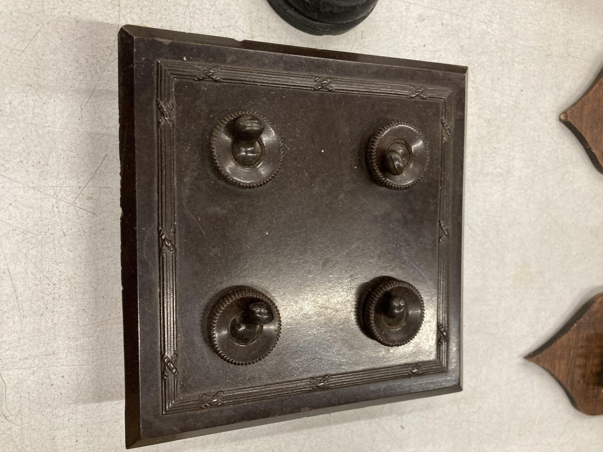 AN ART DECO 4 GANG LIGHT SWITCH AND BELL PUSH - Image 3 of 3
