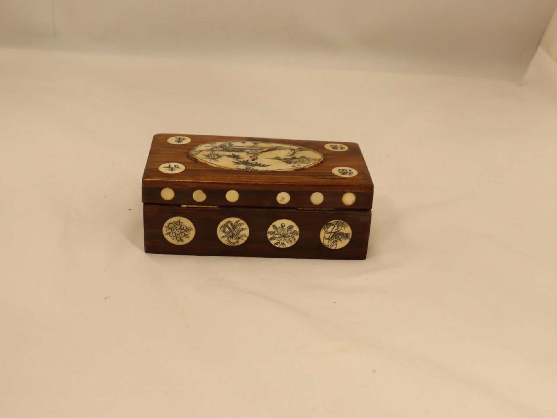 AN ORIENTAL BOX WITH BONE INLAY - Image 3 of 4