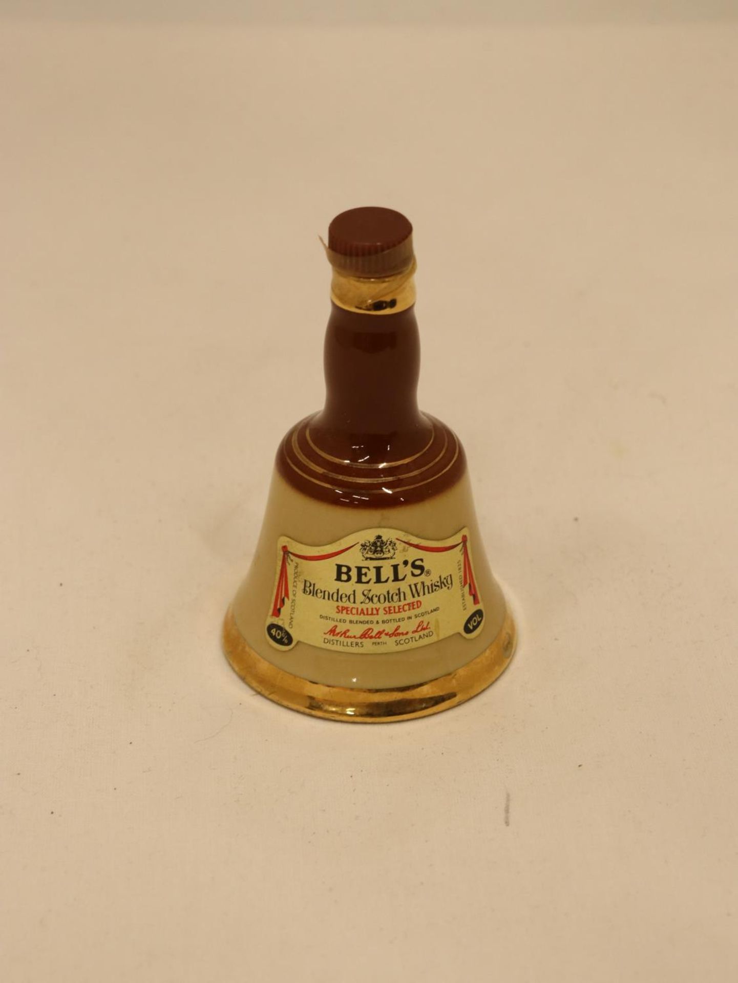 A SMALL BELL'S CERAMIC WHISKY DECANTER, HEIGHT 10CM - Image 2 of 4