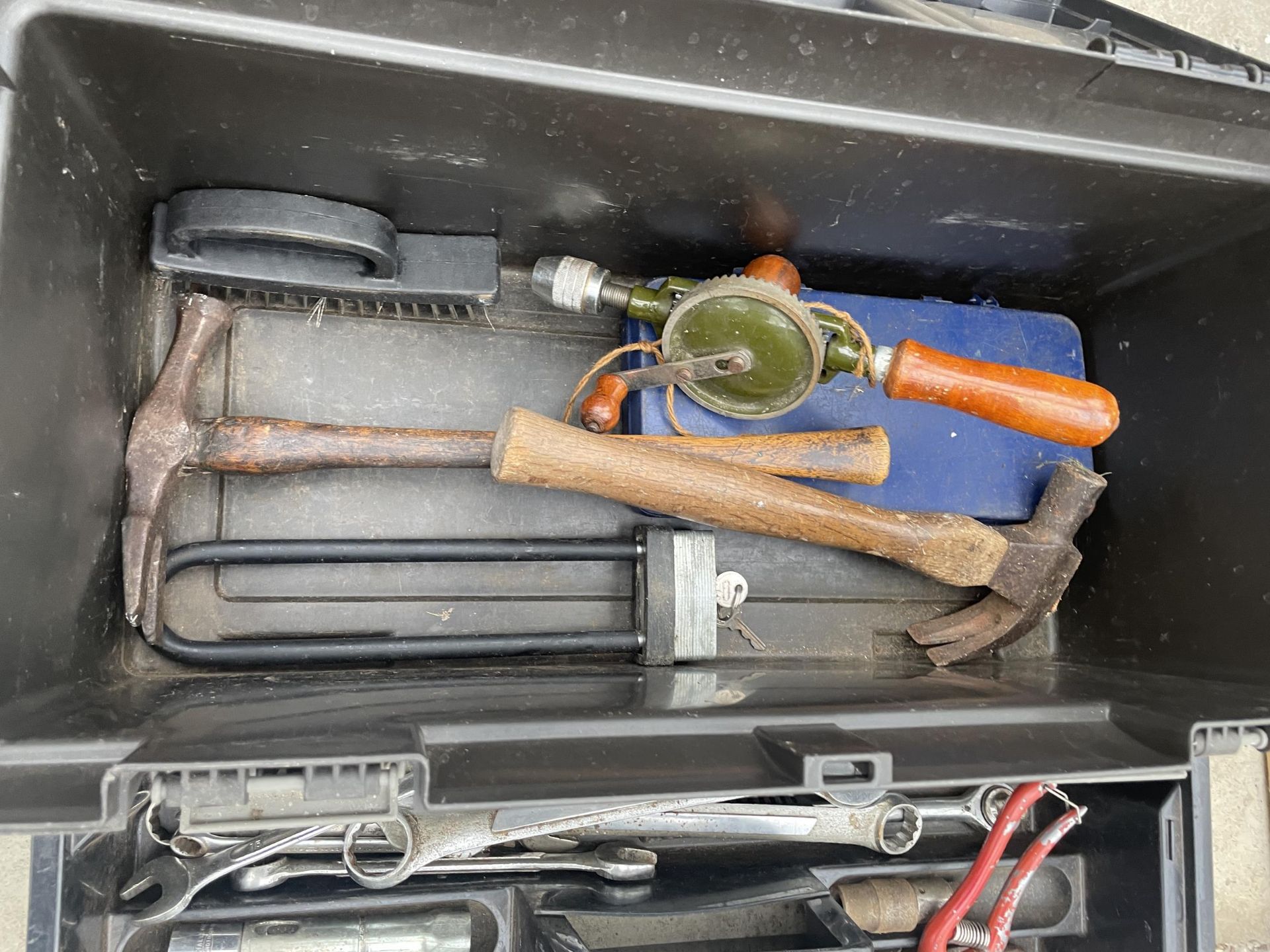 A TOOLBOX AND CONTENTS TO INCLUDE HAMMERS, SPANNERS, ETC - Image 3 of 3