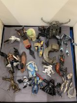 A COLLECTION OF STAR WARS FIGURES