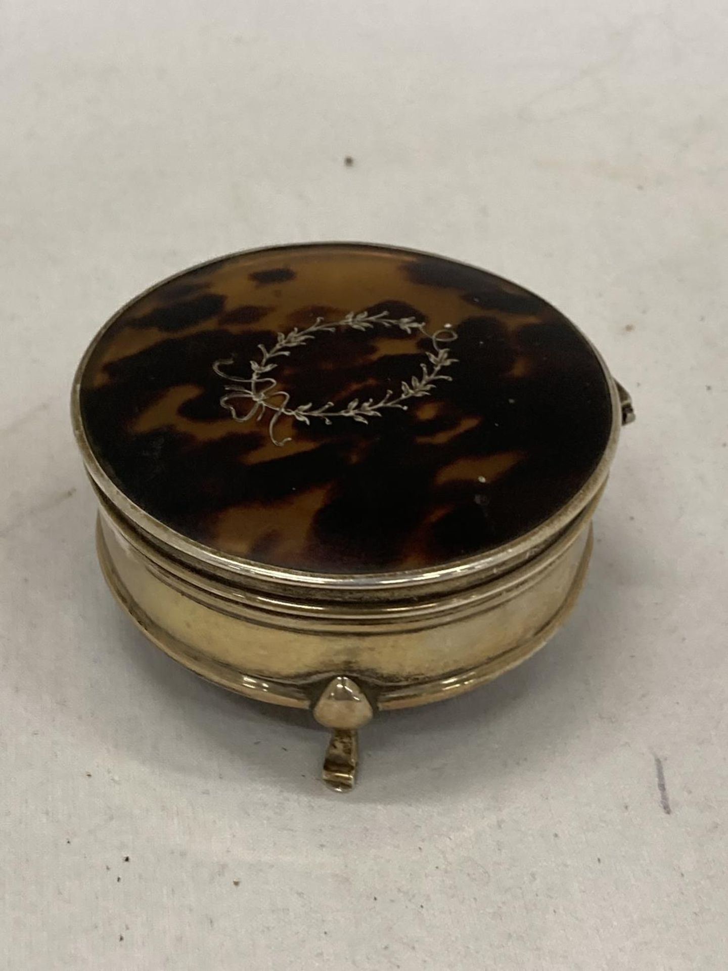 A HALLMARKED BIRMINGHAM SILVER AND TORTOISE SHELL LIDDED POT